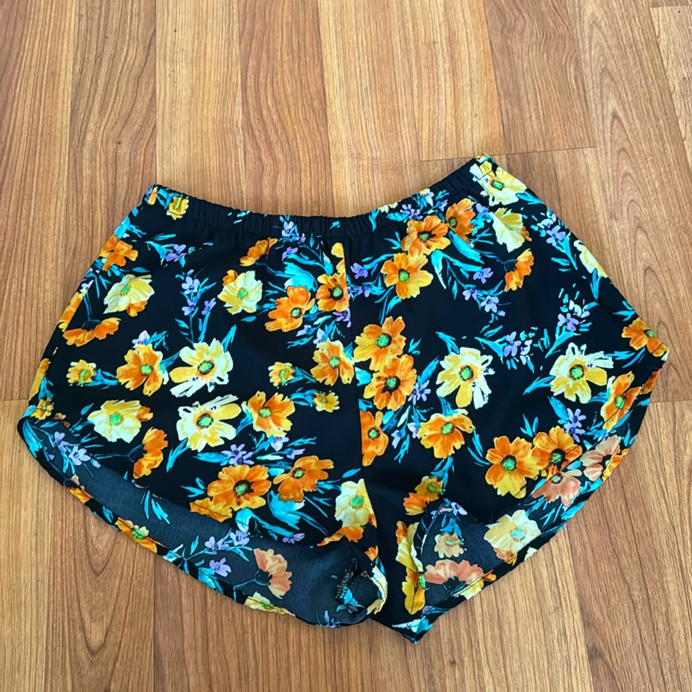 Floral Poly Shorts size M